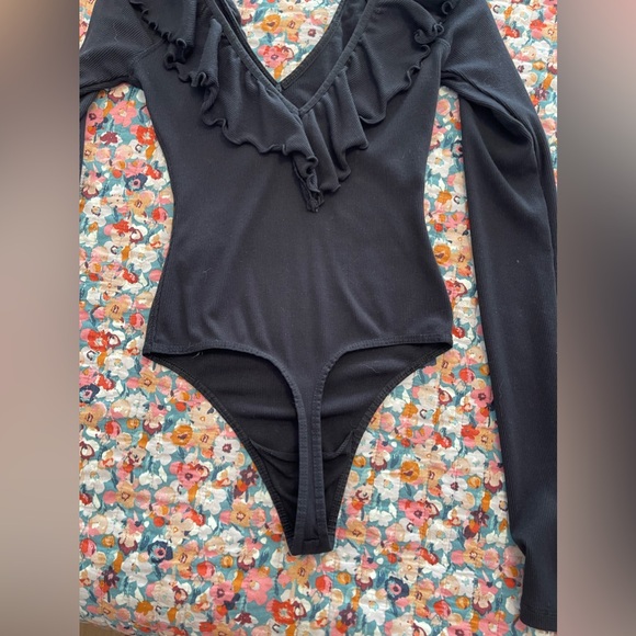 Aritzia - Wilfred black bodysuit - Picture 2 of 4